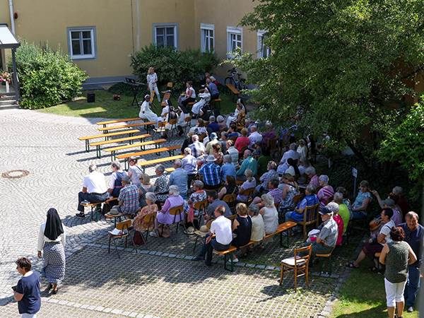  Teil der Gottesdienstbesucher